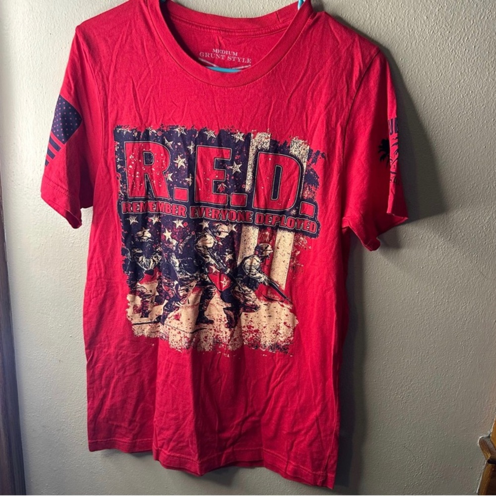 Mens Grunt Style Size Medium R.E.D Remember Everyone Deployed Tshirt